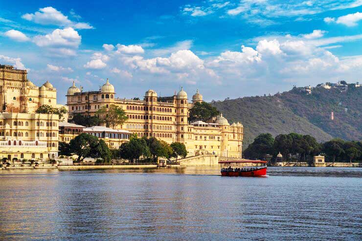 Royal Rajasthan: A Journey Through Jaipur and Udaipur lake pichola - Royal Rajasthan Tour